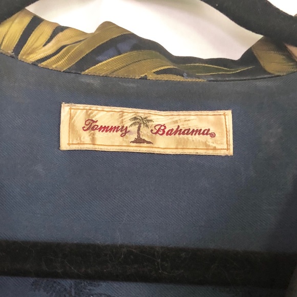 ⛱Tommy Bahama Men’s Hawaiian Shirt  - Picture 3 of 3